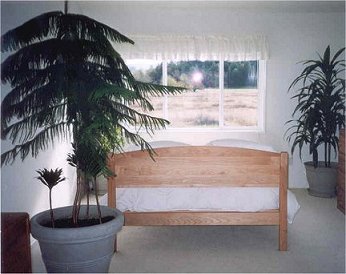 bedroom.jpg (25998 bytes)