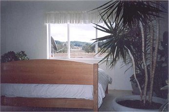 bedroom3.jpg (20192 bytes)