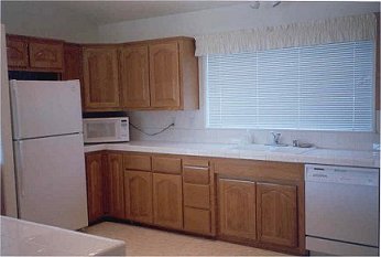 kitchen2.jpg (17515 bytes)